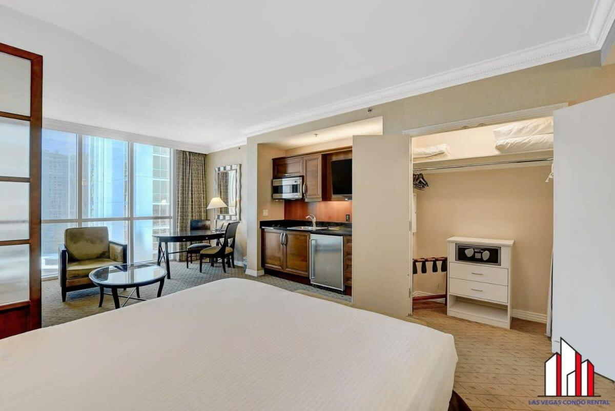 Mgm Signature-16-719 Strip View Jacuzzi Ferienhaus